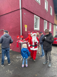 Der SPD-Nikolaus war in Selb unterwegs.