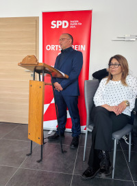 Ortsvorsitzender Roland Graf bei seiner Eröffnungsrede