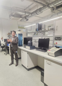 Der Ausschuss für Wirtschaftsförderung beim Firmenbesuch im EZD - Europäischen Zentrum für Dispersionstechnologien