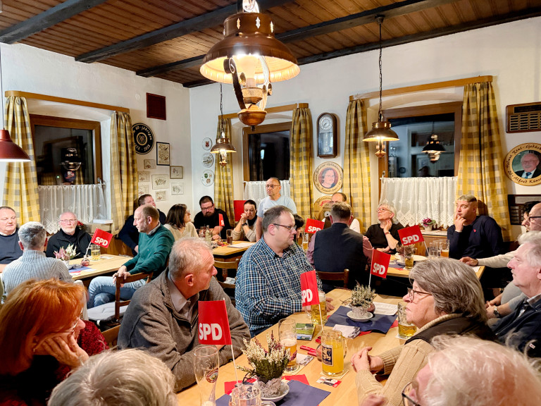 SPD Selb stellt Wahlprogramm in Kandidat:innen in Mühlbach vor
