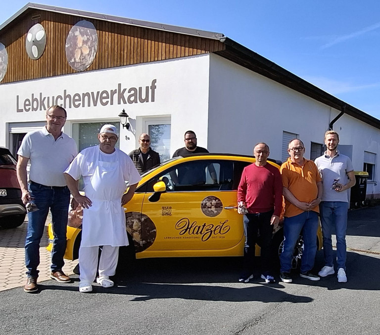 Die Brüder Christian (2. von links) und Michael (2. von rechts) Hatzel mit den Besuchern der Selber SPD, von links: Walter Wejmelka, Thomas Wlasak, Marcus Kropf, Roland Graf und Patrick Zeidler.